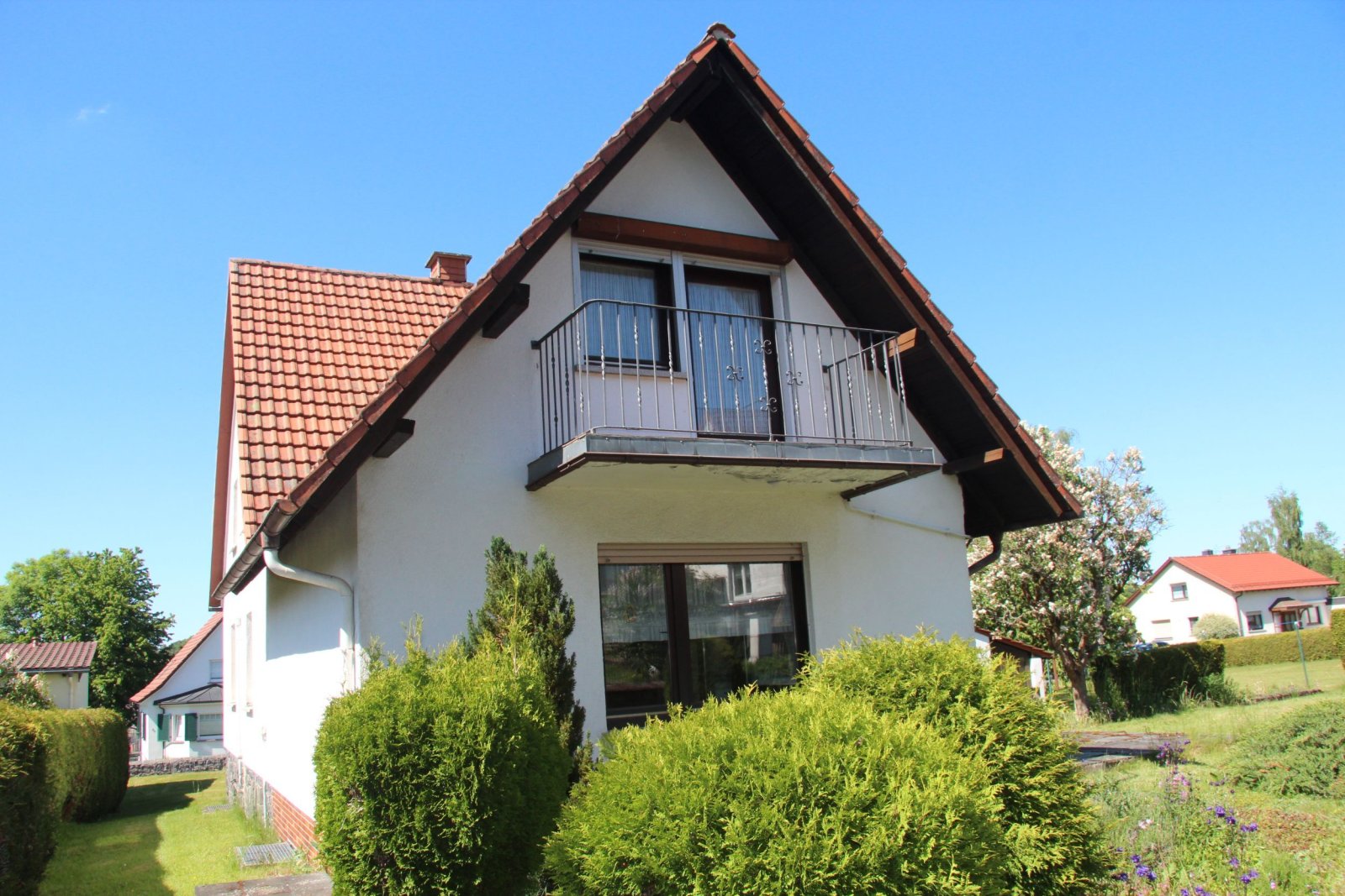 Charmantes Einfamilienhaus mit großem Grundstück und Obstbaumbestand