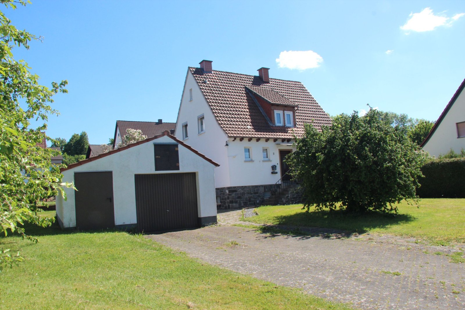 Charmantes Einfamilienhaus mit großem Grundstück und Obstbaumbestand