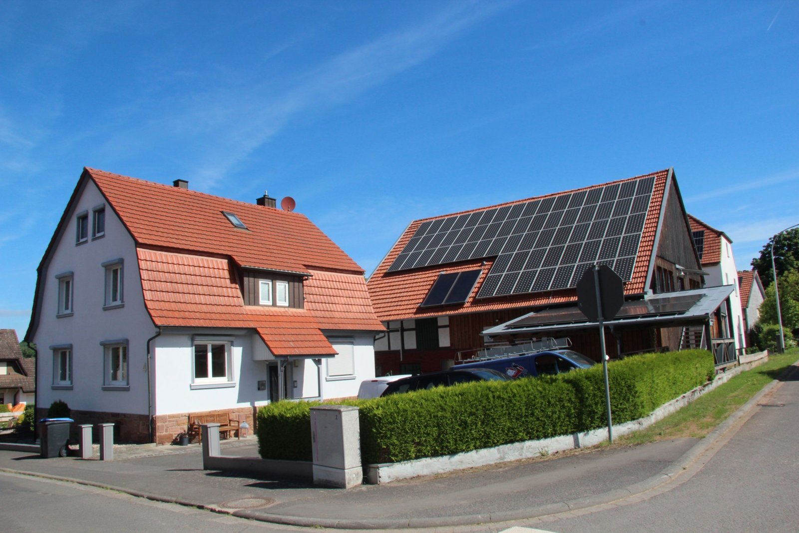 Kernsaniertes Wohn- und Geschäftsanwesen mit Photovoltaik, Wärmepumpe und großzügigem Grundstück