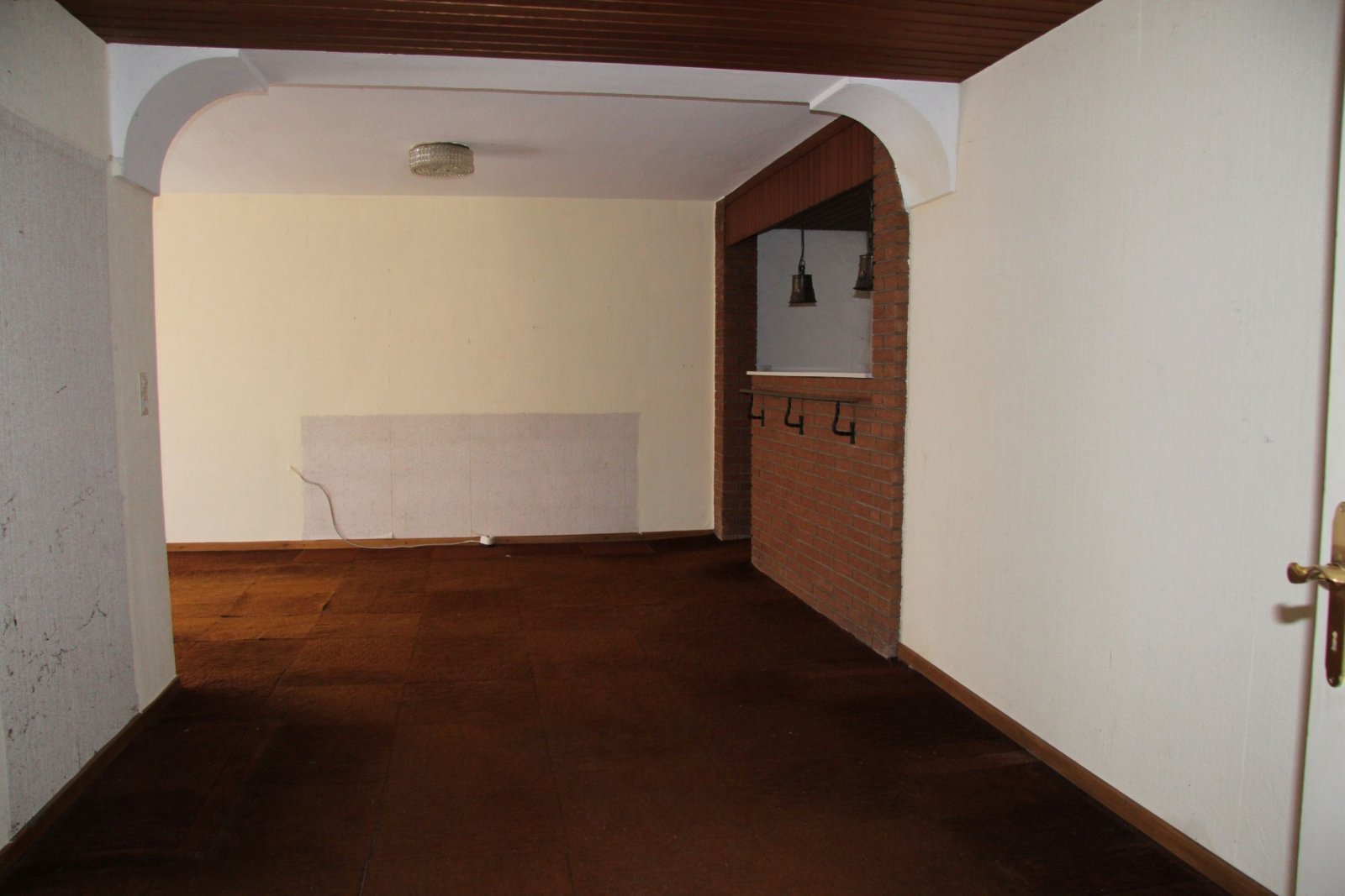 Eindrucksvolles Wohnhaus aus dem Jahr 1904 mit ehemaligem Spar-Laden, Scheune und Garage
