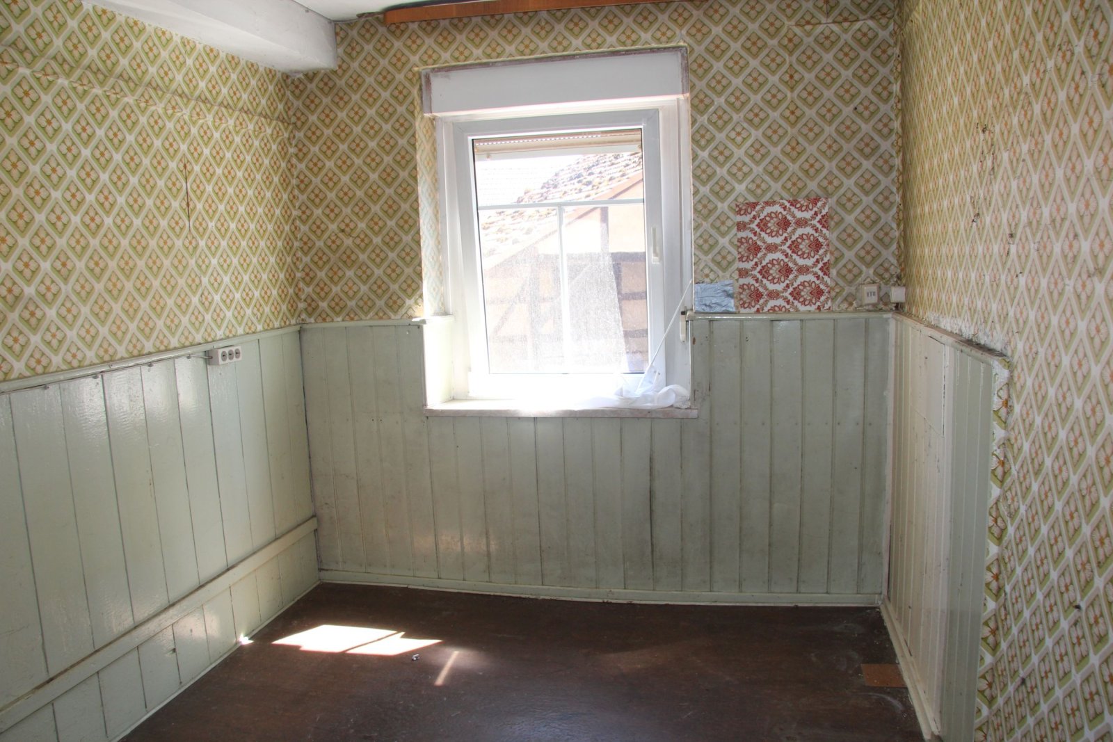 Eindrucksvolles Wohnhaus aus dem Jahr 1904 mit ehemaligem Spar-Laden, Scheune und Garage