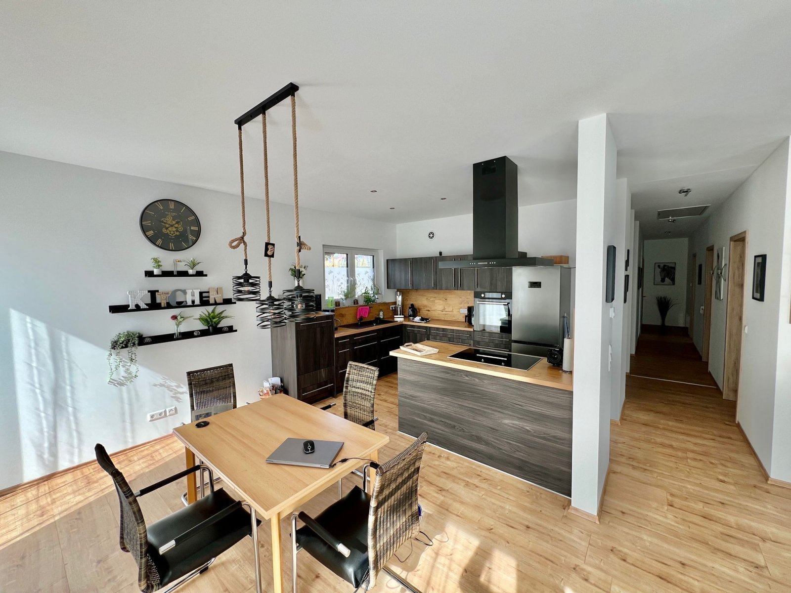 Schlitz: Neuwertiger, Barrierefreier und absolut effizienter Bungalow mit Doppelgarage !! Schlitz: Neuwertiger, Barrierefreier und absolut effizienter Bungalow mit Doppelgarage !!