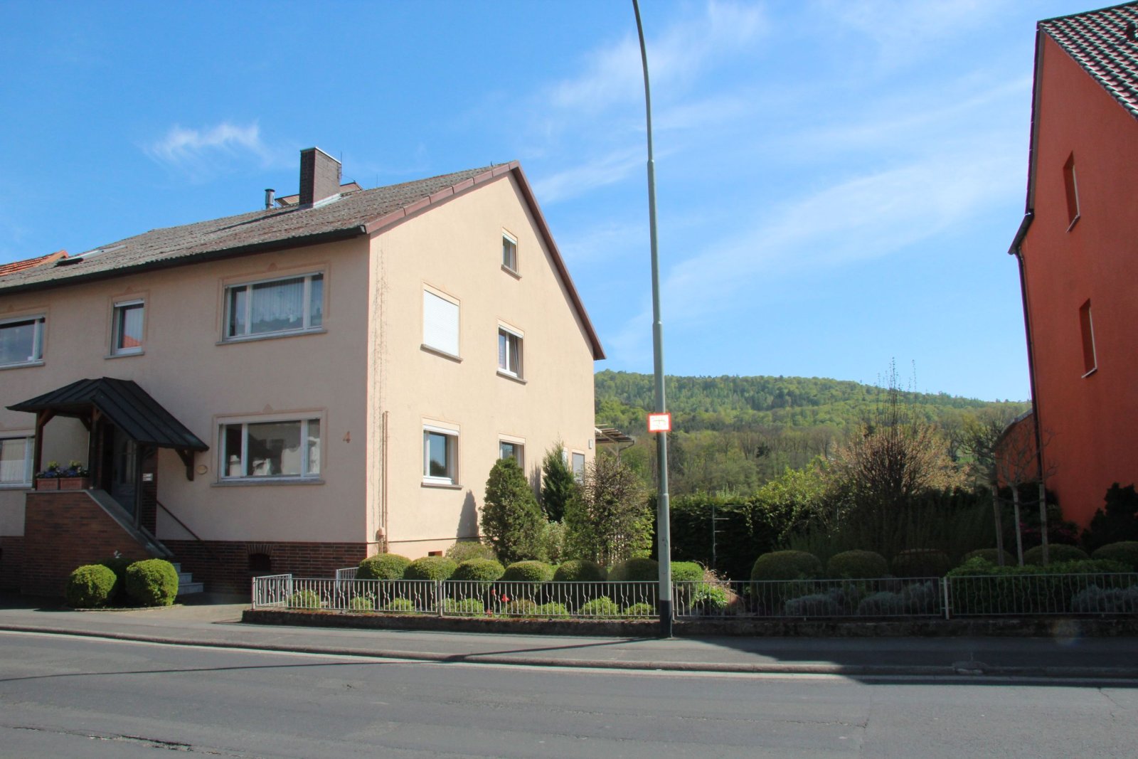 Charmanter Resthof mit ca. 3.100 m² Grundstück, Nebengebäuden & Terrasse mit Fernblick
