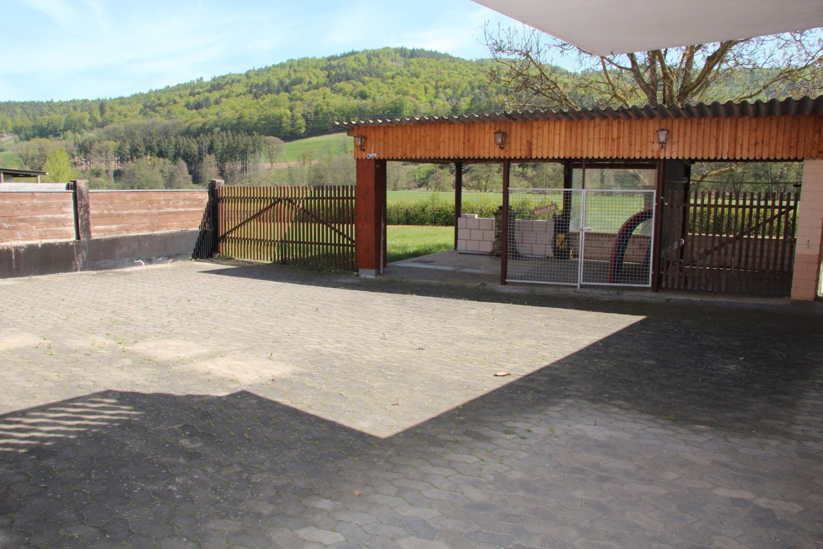 Charmanter Resthof mit ca. 3.100 m² Grundstück, Nebengebäuden & Terrasse mit Fernblick