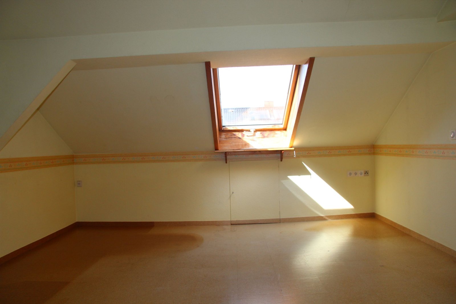 Charmanter Resthof mit ca. 3.100 m² Grundstück, Nebengebäuden & Terrasse mit Fernblick