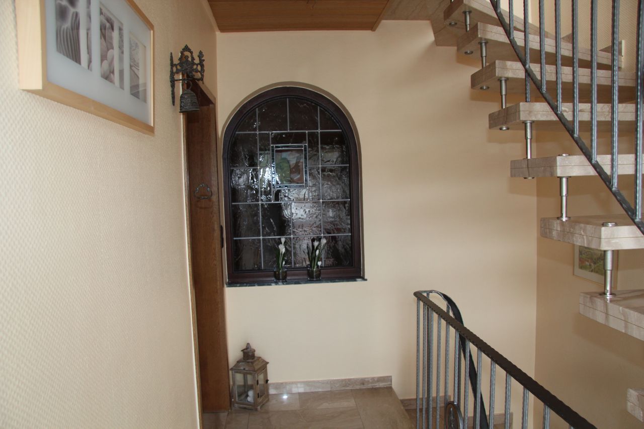 Treppenhaus/Eingang EG Treppenhaus/Eingang EG