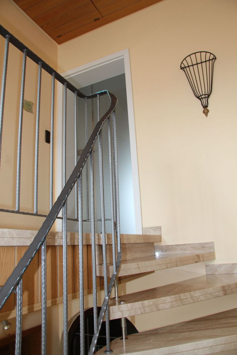 Treppenhaus/Eingang DG Treppenhaus/Eingang DG