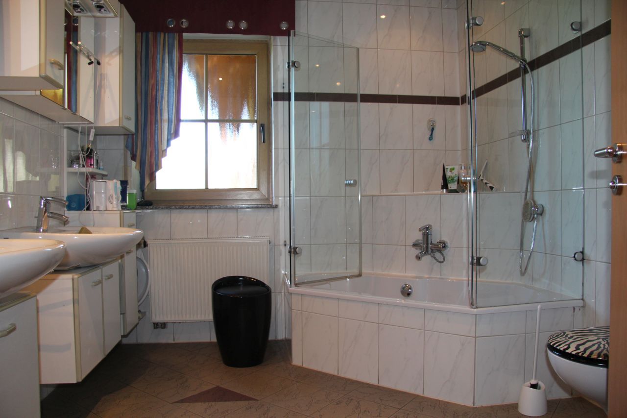 das Badezimmer das Badezimmer