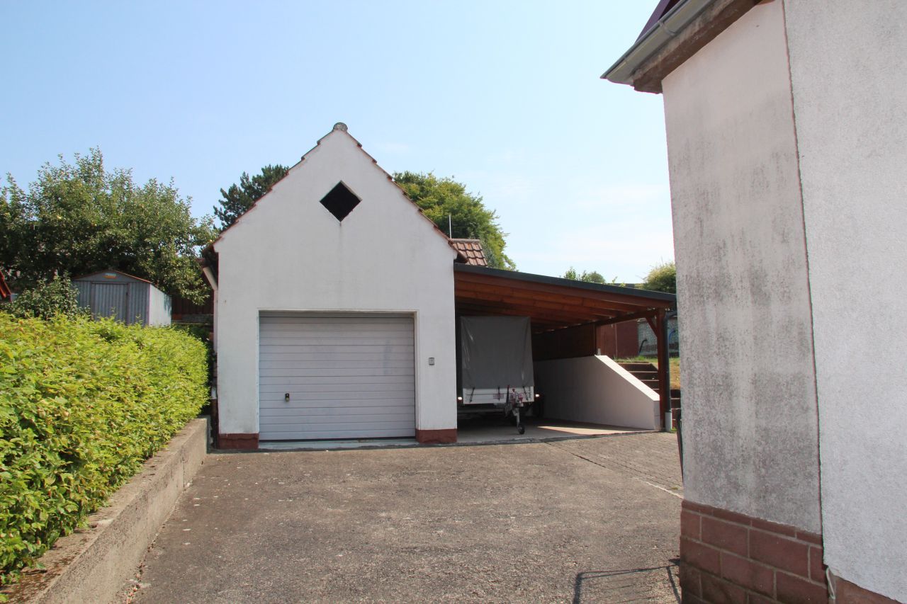 die Garage und das Carport