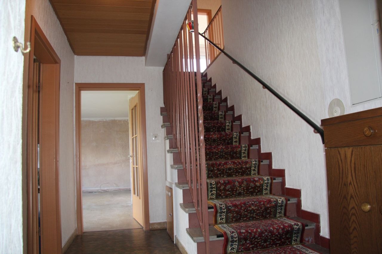 die Treppe in das EG die Treppe in das EG