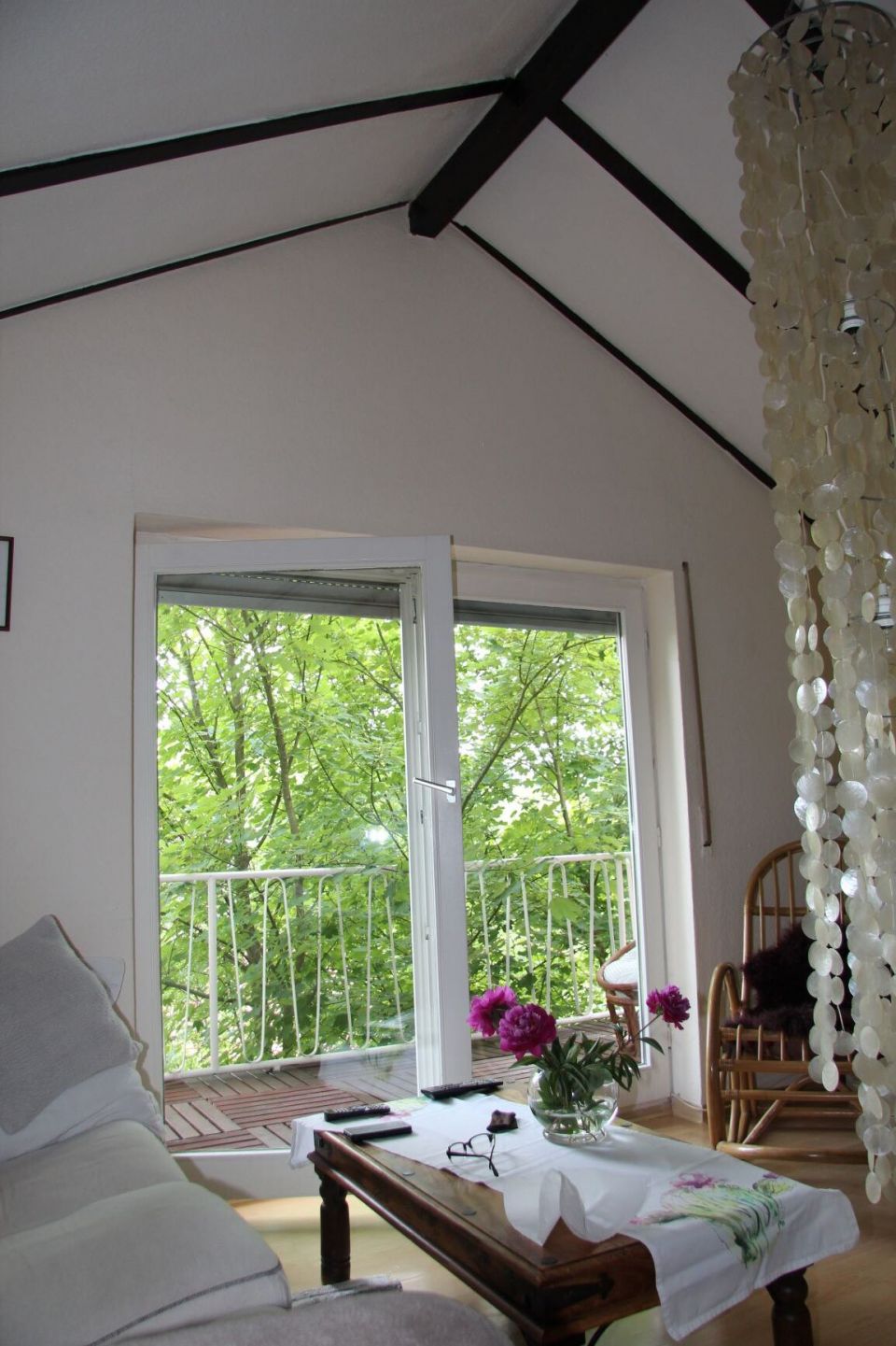 der Zugang vom Wohnzimmer zum Balkon