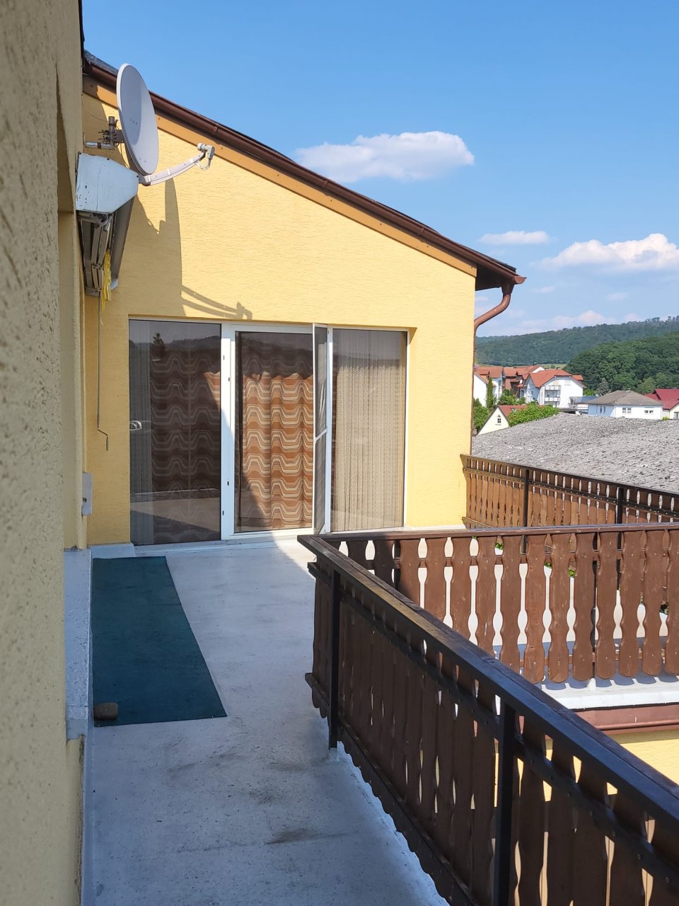 der großzügige Terrassenbalkon der großzügige Terrassenbalkon