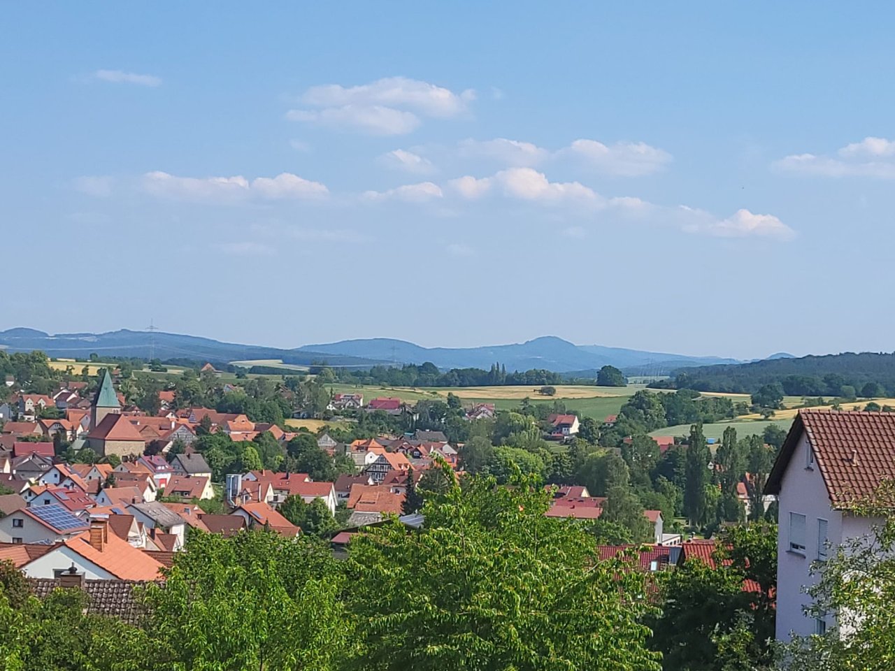 der Fernblick vom Terrassenbalkon aus