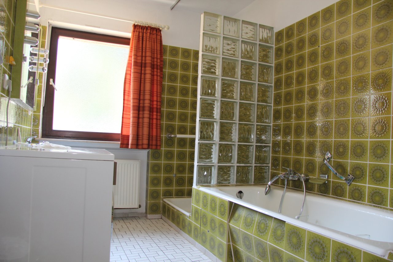 das Badezimmer im EG das Badezimmer im EG