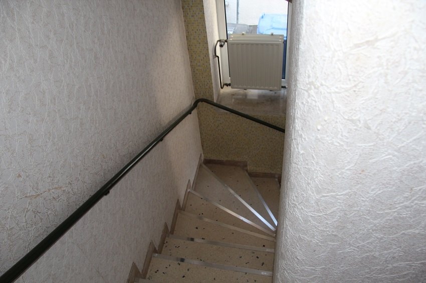 die Treppe zum EG