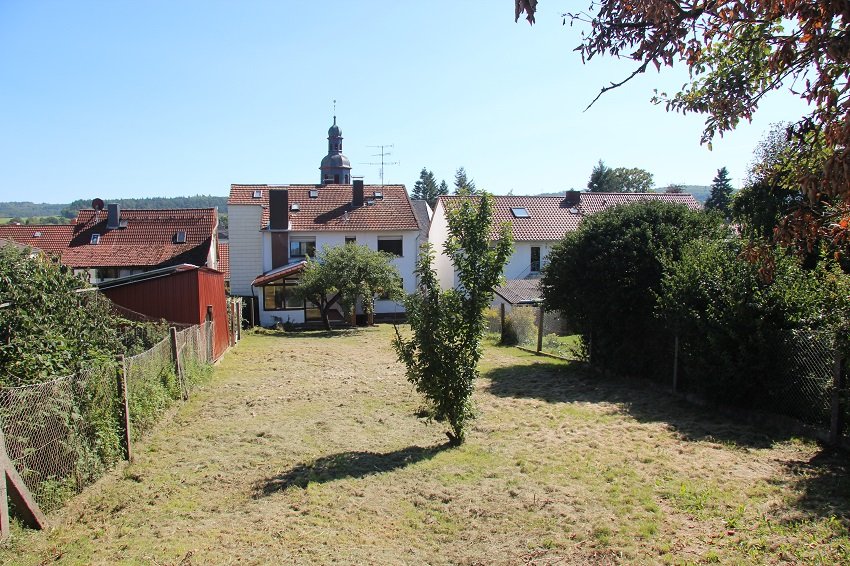 die Rückansicht mit Garten