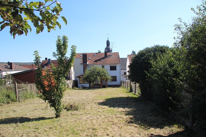 die Rückansicht mit Garten