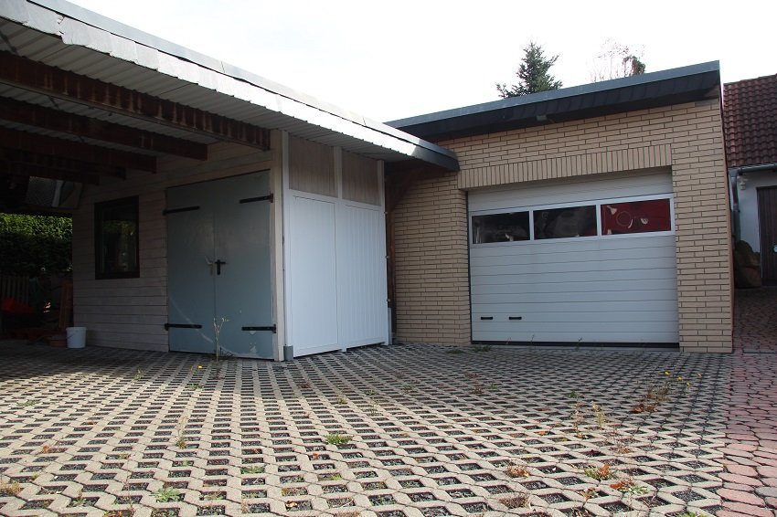 die 2. Garage mit Carport u. Schuppen