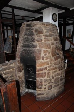 Ein Replikat des berühmten Kirtorfer „Schmeerofens“ Ein Replikat des berühmten Kirtorfer „Schmeerofens“