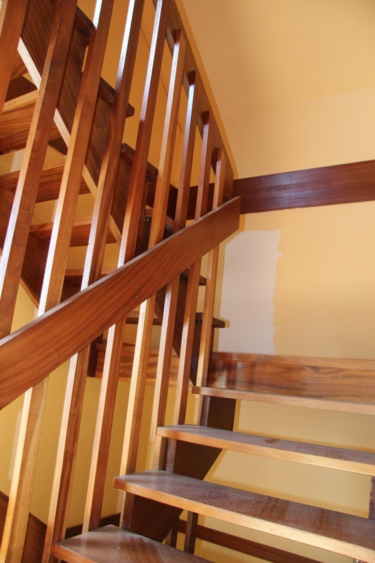 die Treppe zum Dachgeschoss