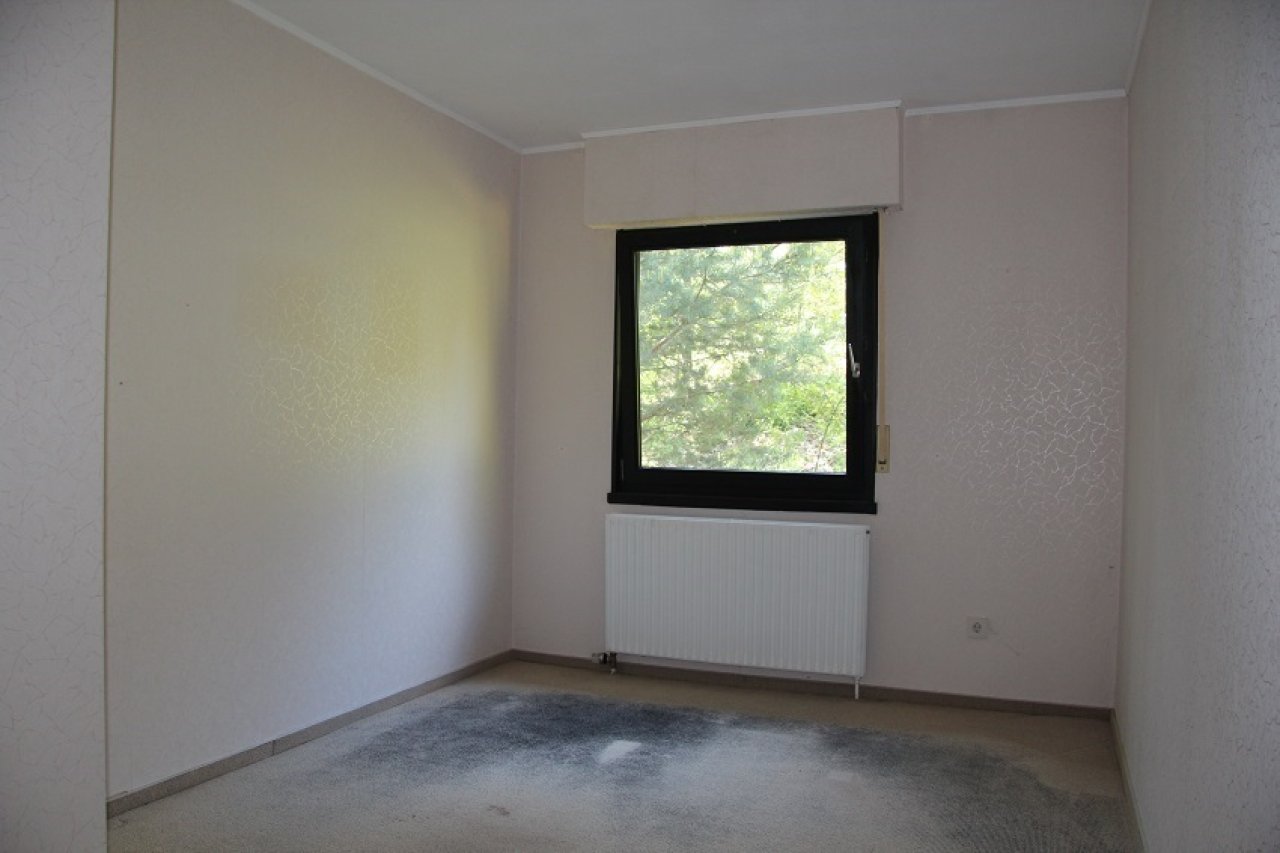 ein weiteres Zimmer im Erdgeschoss